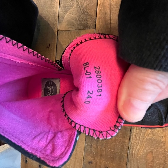 Black and Red Platform High Tops - Picture 9 of 15